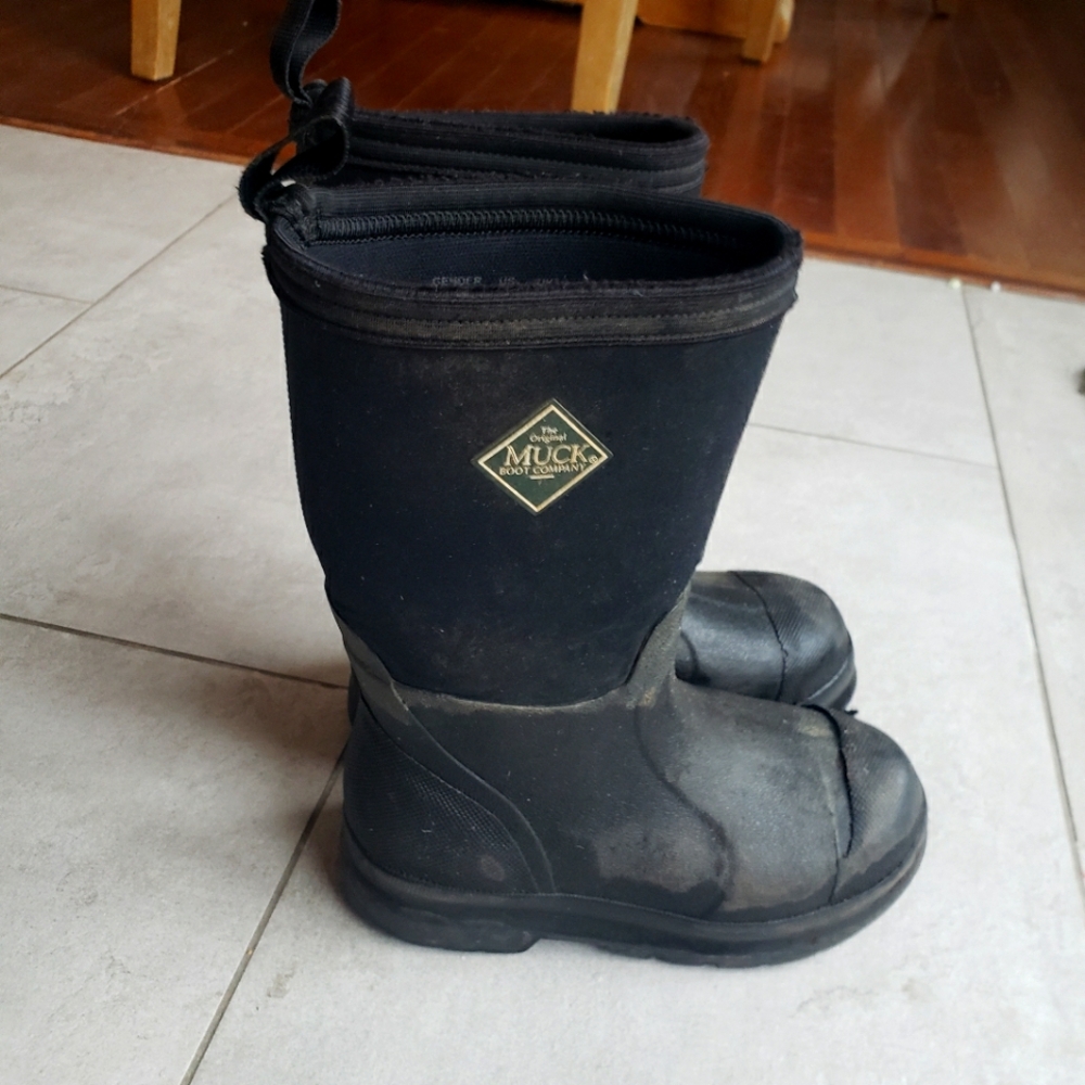 Muck boots kid size 13